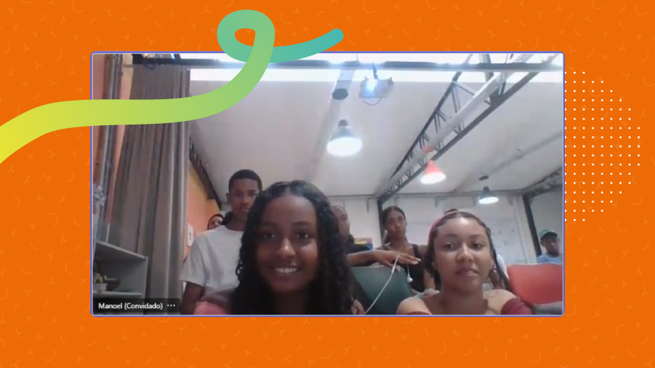 Foto de um grupo de adolescentes que fazem parte do Projeto Jovens das Juventudes desenvolvido nos Espaços de Cidadania do CIEE